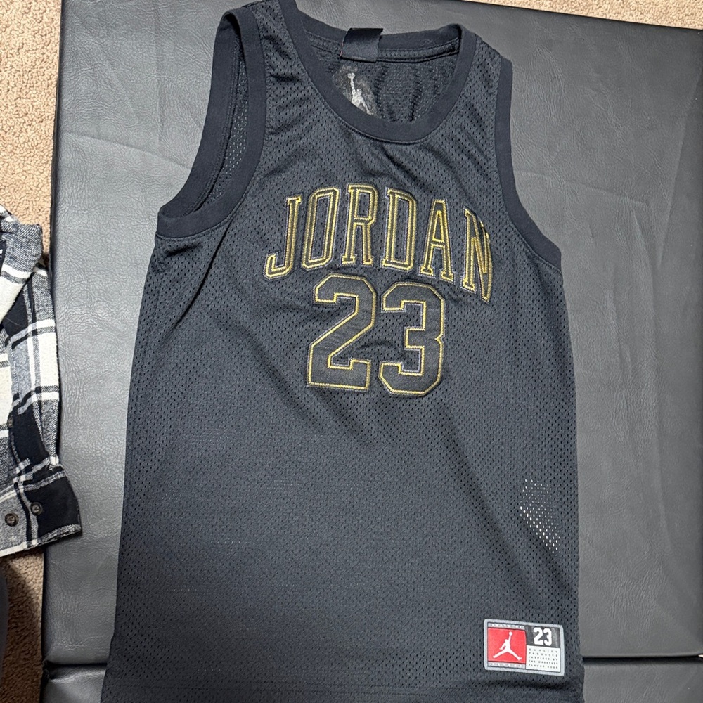 Jordan jersey kids size medium